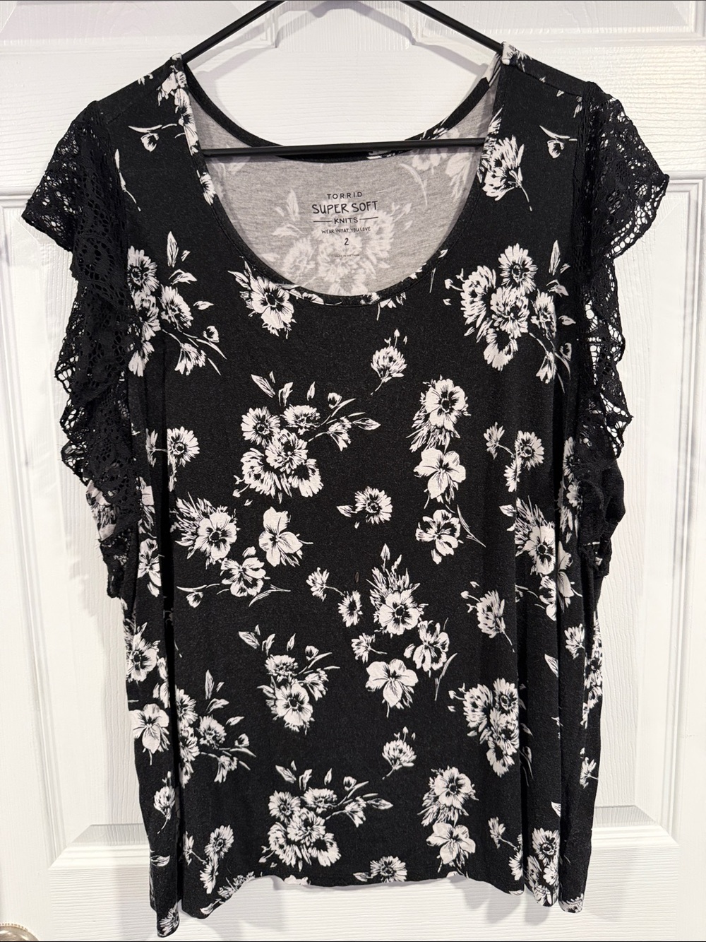 torrid Black & White Floral Lace Sleeve Tee